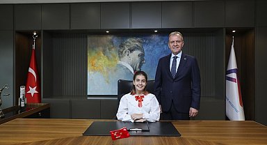 Başkan Seçer makamını çocuklara bıraktı