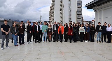 Başkan Şimşek, YKS'ye hazırlanan gençlerle kahvaltıda buluştu