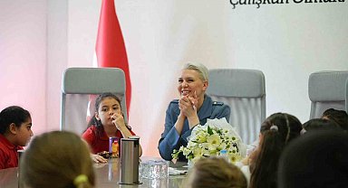 Başkan Subaşı'nı ziyaret eden minikler, belediyenin yürüttüğü çalışmalar hakkında bilgi aldı