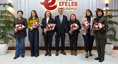 Başkan Yetişkin'den kadın meclis üyelerine anlamlı davranış