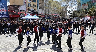 Başkanı Mehmet Ertaş Vanlıların kurtuluş coşkusuna ortak oldu