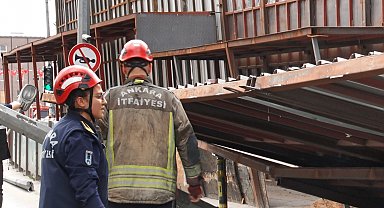 Başkent'te yıkım sırasında platform yola çöktü: 3 yaralı