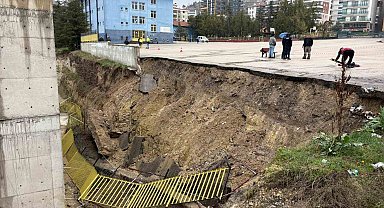 Başkentte sağanak etkili oldu: Dereler taştı, okulun istinat duvarı çöktü