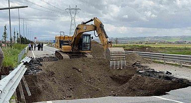 Batman'da sağanak yağış nedeniyle yol çöktü, Güney Çevre Yolu ulaşıma kapatıldı