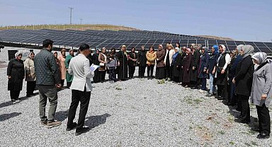 Battalgazi Belediyesi proje ve yatırımları AK Parti Yeşilyurt Kadın Kolları'na tanıtıldı