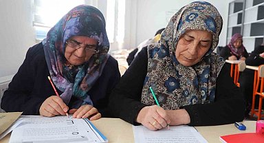 Battalgazi'de yaşlı vatandaşlara okuma yazma desteği