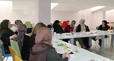 Bayburt'ta annelere otizmli çocukların ergenlik süreci anlatıldı