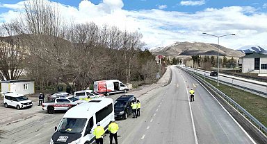 Bayburt'ta emniyet ve jandarmadan ortak trafik denetimi