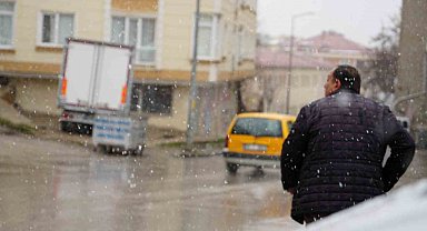 Bayburt'ta kar sürprizi: Kış yeniden yüzünü gösterdi