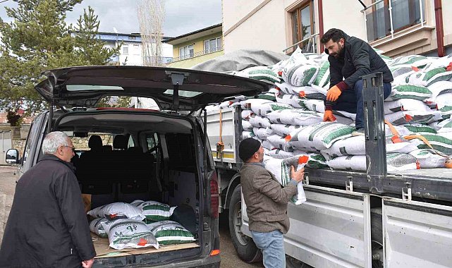 Bayburt'ta üreticilere yüzde 75 hibeli nohut tohumu dağıtıldı