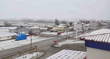 Bayburt'un köylerinde kar ve sis etkili oldu