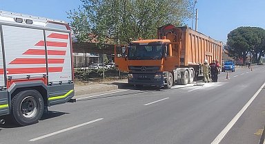 Bayındır'da atık taşıma kamyonu alev aldı