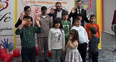 Bayındır'da Otizm Farkındalık Günü'nde renkli bowling şenliği