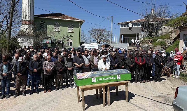 Bayramiç'te kocası tarafından av tüfeğiyle öldürülen kadın toprağa verildi