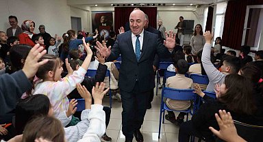 Belediye Başkanı Muzaffer Bıyık, ilkokul öğrencilerine yerel yönetimleri anlattı