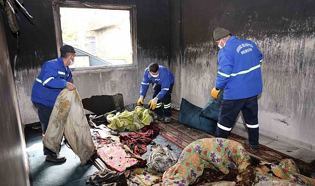 Belediye ekipleri yangının izlerini sildi, değerli eşyaları teslim etti