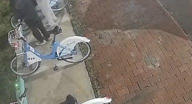 Belediyenin bisikletlerine böyle zarar verdiler