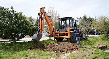 Bilecik Belediyesine hibe edilen kepçe ilk kez okulda kullanıldı