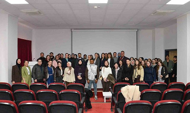 Bilecik İl Sağlık Müdürü Dr. Ferhat Damkacı bilgi ve tecrübelerini öğrencilerle paylaştı