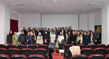 Bilecik İl Sağlık Müdürü Dr. Ferhat Damkacı bilgi ve tecrübelerini öğrencilerle paylaştı