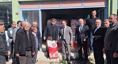 Bilecik'te 240 torba yağlık ayçiçeği tohumu üreticilere dağıtıldı