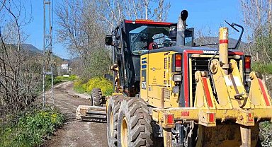 Bilecik'te arazi yollarında greyderle düzenleme çalışması