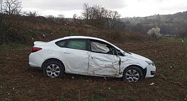 Bilecik'te kontrolden çıkan otomobil tarlaya uçtu, sürücüsü ağır yaralandı