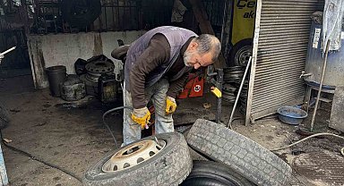 Bingöl'de havalar ısınmadı lastik değişimi gecikti: Sürücüler beklemede