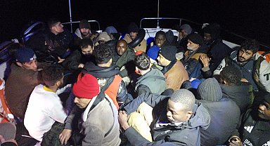 Bodrum açıklarında facianın eşiğinden dönüldü: 30 düzensiz göçmen kurtarıldı