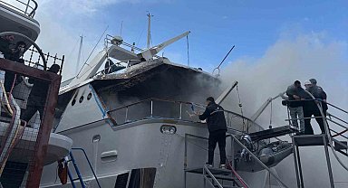 Bodrum'da Sadri Şener'in motoryatında yangın çıktı