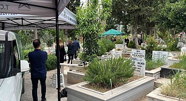 Boğazına çilek kaçarak hayatını kaybeden minik Mustafa Mersin'de toprağa verildi