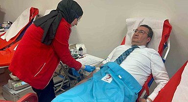 Bölge Adliye Mahkemesi'nde kan bağışında bulunan adliye personeline plaket verildi