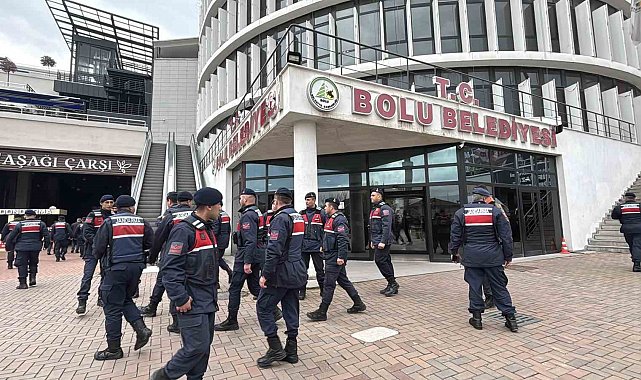 Bolu Belediyesi'nde jandarma ekipleri inceleme çalışmasını bitirdi: Evraklar götürüldü