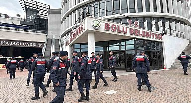 Bolu Belediyesi'nde jandarma ekipleri inceleme çalışmasını bitirdi: Evraklar götürüldü