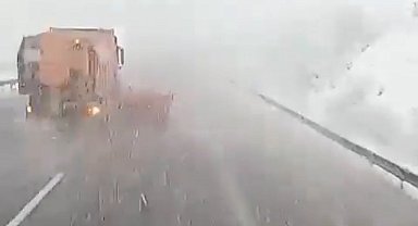 Bolu geçişinde yoğun kar yağışı etkili oldu