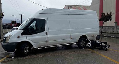 Bolu'da minibüs ile motosiklet çarpıştı: 1 yaralı