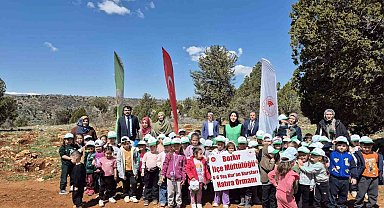 Bozkır'da minik öğrencilerden fidan dikme etkinliği