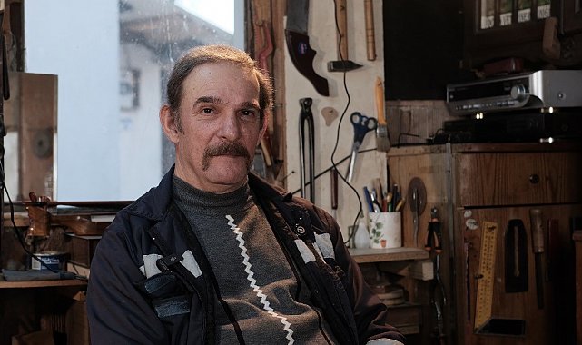 Bozulan kemençesini tamir ederken usta oldu