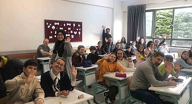 Bu okulda veliler çocuklarıyla sınava girdi...