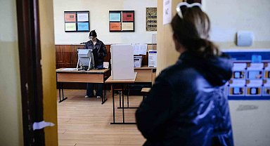 Bulgaristan'da seçimin galibi eski Cumhurbaşkanı Radev'in partisi oldu