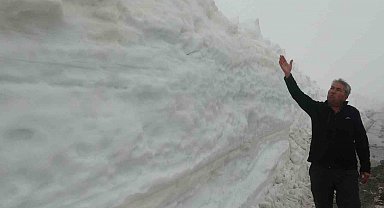 Burası ne Van ne Hakkari: Yaz şehri Mersin'de kar 2 metreyi aştı