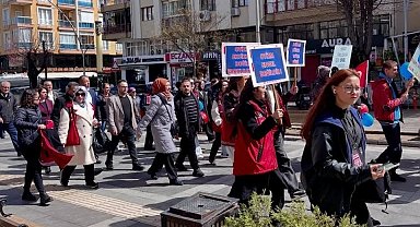 Burdur'da otizm için farkındalık yürüyüşü düzenlendi