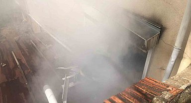 Burdur'da yangında mahsur kalan 2 kadını ekipler kurtardı