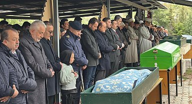 Burdur'daki kazada hayatını kaybeden tarım işçileri toprağa verildi