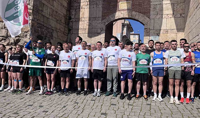 Bursa'da 18. Uluslararası Osmangazi Tarihi Kent Koşusu gerçekleştirildi