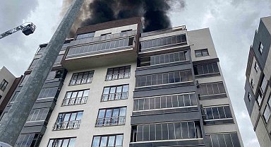 Bursa'da 8 katlı sitede can pazarı...Yangında mahsur kaldı, böyle kurtarıldı