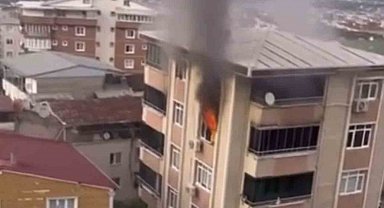 Bursa'da apartman dairesinde çıkan yangın, mahalleyi ayağa kaldırdı