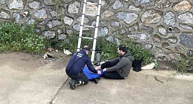Bursa'da dereye düşen adamı ekipler kurtardı