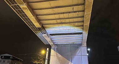 Bursa'da faciaya ramak kala, ağır demir aracın önüne düştü