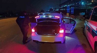 Bursa'da gece yarısı hesaplaşma, aracın önünü kesip ateş açtı